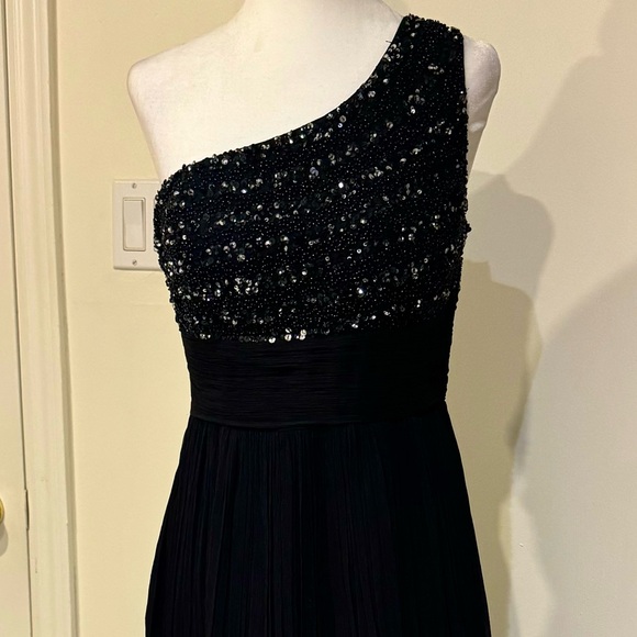 🌸 Aidan Mattox crystal beaded one shoulder dress, purchased from Holt Renfrew - Picture 3 of 6